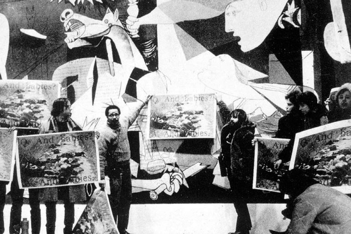 http://moussemagazine.it/app/uploads/02-art-workers-coalition_protest-in-front-of-picasso-s-guernica_moma-ny_1970-e1479816380742.jpg
