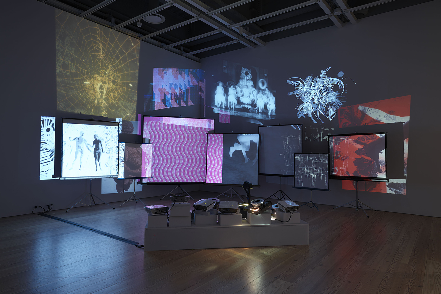 “Dreamlands: Immersive Cinema and Art, 1905–2016” at Whitney Museum of